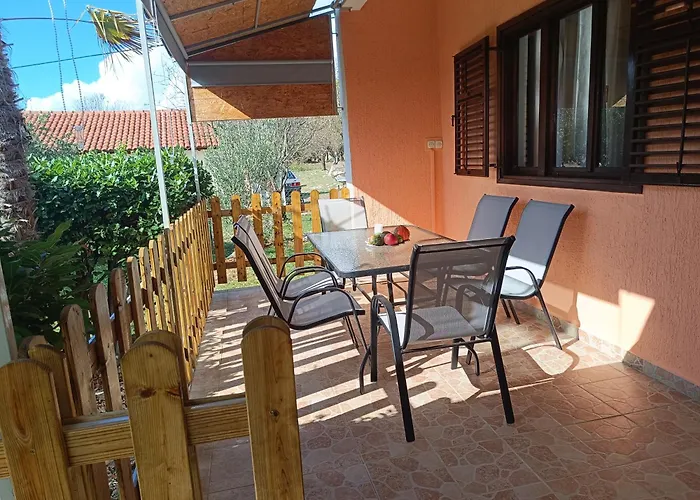 Visnja With Pool Benkovac