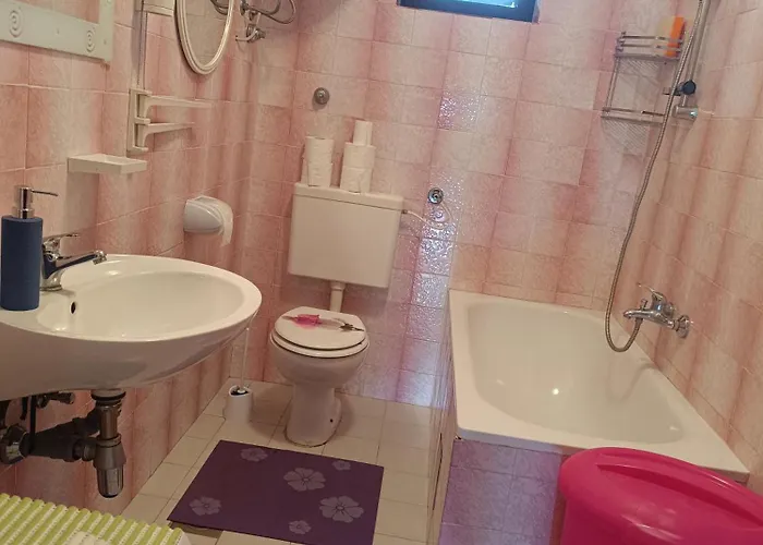 Visnja With Pool بنكوفاتش