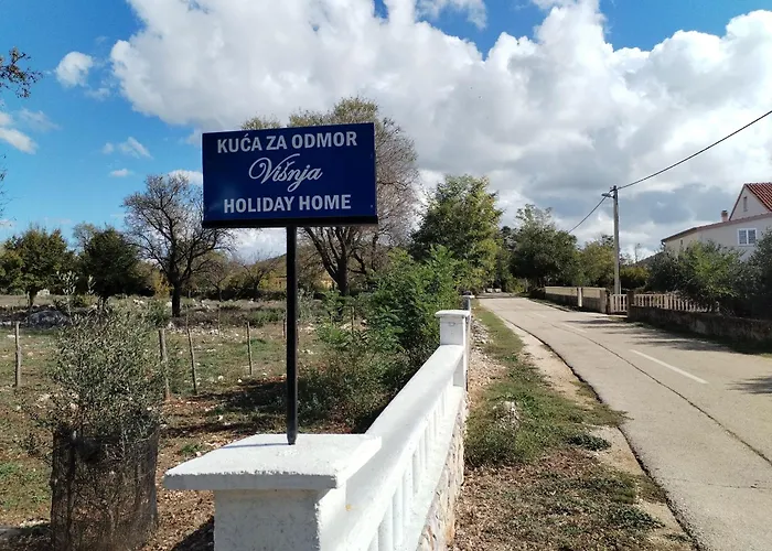 Visnja With Pool Semesterbostad