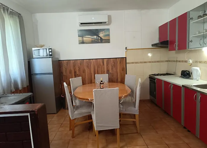 Visnja With Pool بيت للعطل