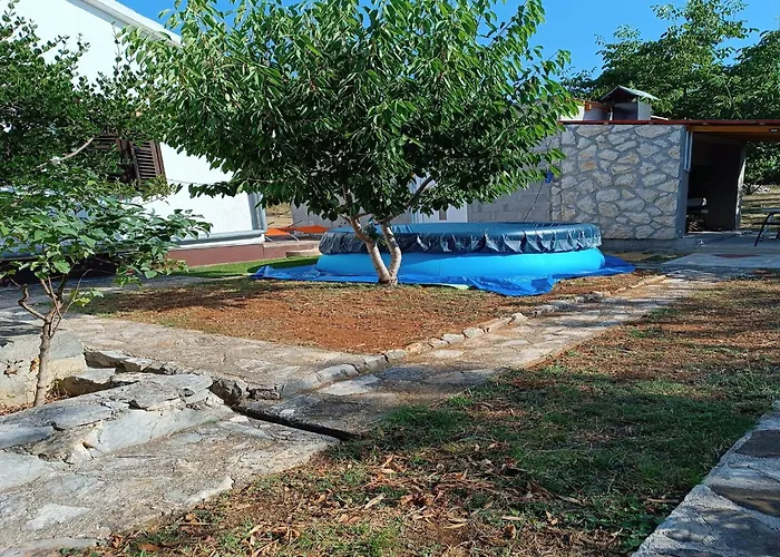 Visnja With Pool بيت للعطل