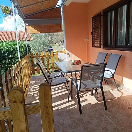 Visnja With Pool بنكوفاتش