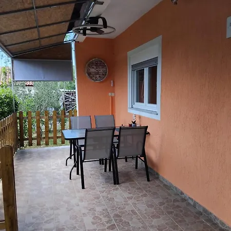 Visnja With Pool Benkovac
