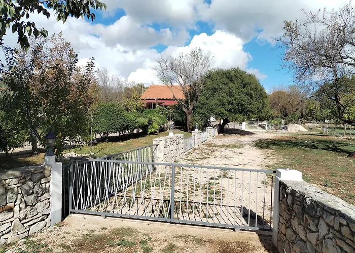 Visnja With Pool * Benkovac